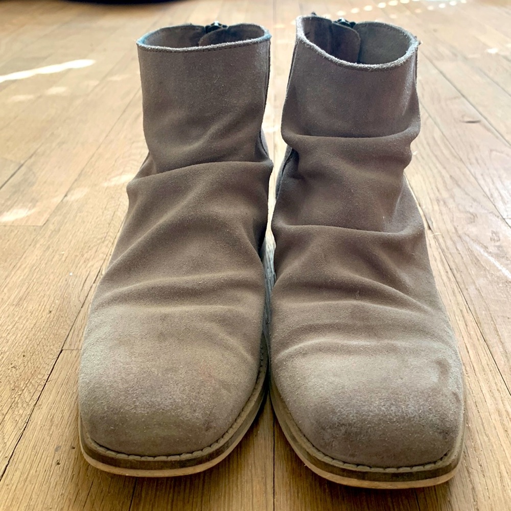 7.5M Ariat booties